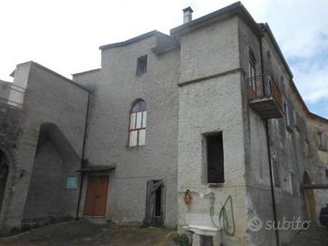 Casa indipendente di 300 m² con più di 5 locali a 