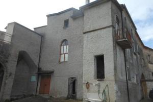 Casa indipendente di 300 m² con più di 5 locali a 