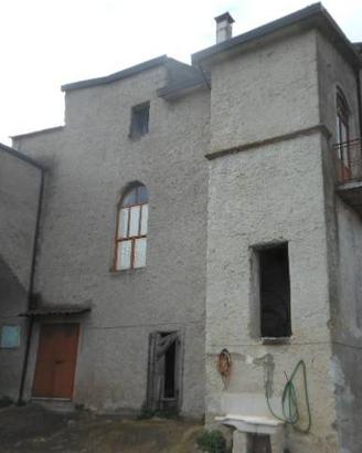 Casa indipendente di 300 m² con più di 5 locali a 