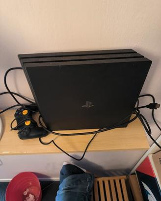 PS4 PRO + 2 COMANDI ORIGINALI 