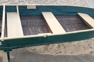 Barca in alluminio insieme con carrello