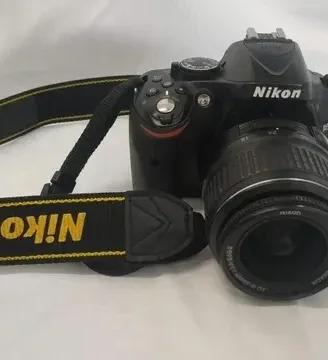 kit Nikon d5200 + obiettivo nikon 18 55