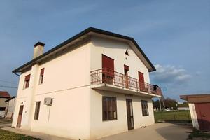 Casa singola con giardino