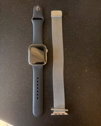 Apple Watch Series 8 GPS + Cellular