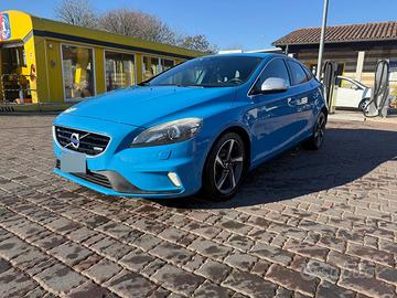 VOLVO V 40