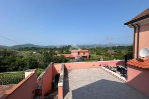 CASA SEMINDIPENDENTE A SARZANA