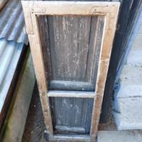 Finestre e scuri vecchi