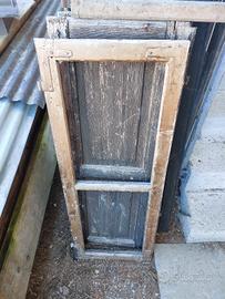 Finestre e scuri vecchi