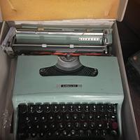 Olivetti Lettera 22 macchina da scrivere