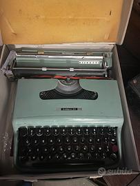 Olivetti Lettera 22 macchina da scrivere