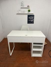 Scrivania Bianca con Cassetti e Mensole