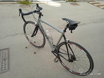 Bicicletta da corsa usata pochissimo
