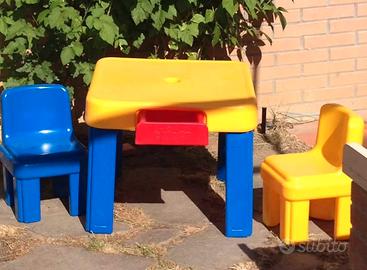 Tavolino Chicco  + 2 sedie per bambini