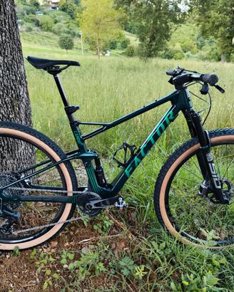 MTB FACTOR LANDO 2025