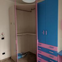 armadio blu e rosa