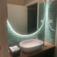 Specchio + lavabo con top legno