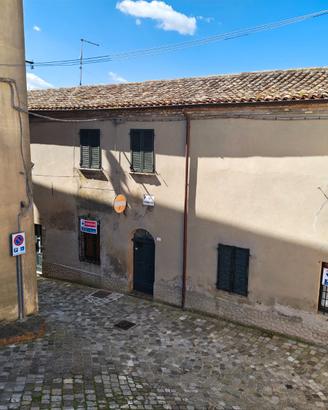 Casa trifamiliare nel centro storico di Mondaino