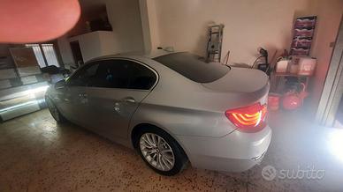 Bmw serie 5 Luxury con 15000  km originali 