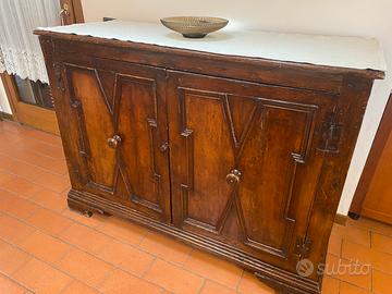 Credenza antica