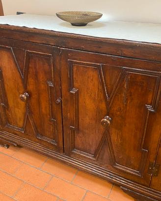 Credenza antica