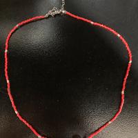 Collanina con perline rosse e occhio portafortuna