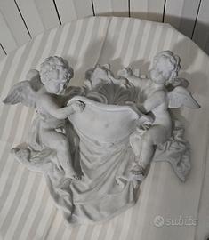 antica acquasantiera con putti in bisquit