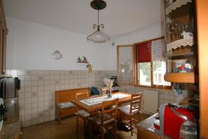 AP80 - Ampio appartamento con garage e giardino a