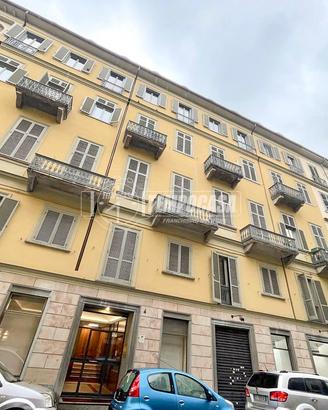 CINQUE LOCALI RISTRUTTURATO DI PREGIO CON TERRAZZI