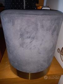 Pouf grigio con fascia dorata