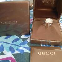 Anello vintage Gucci Icon oro bianco e diamanti