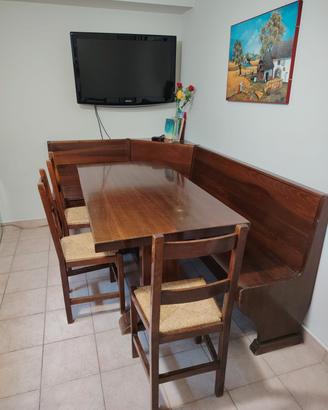 Panca ad angolo, 3 sedie e tavolo con prolunga