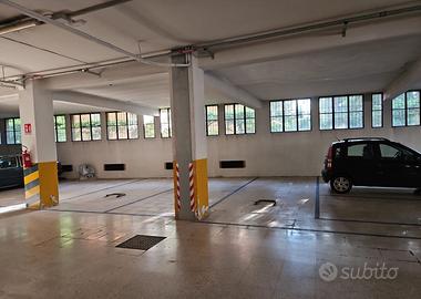 Box/posto auto via Montello (TV)