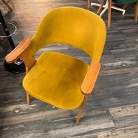 Sedie moderne in velluto con braccioli in legno