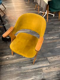 Sedie moderne in velluto con braccioli in legno