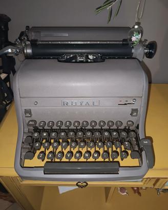 Macchina da scrivere ROYAL HH MAGIC MARGIN