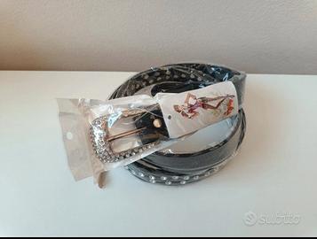 cintura nera con borchie 