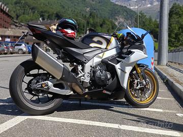 Aprilia rsv4 1100 factory