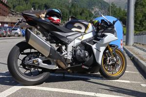 Aprilia rsv4 1100 factory