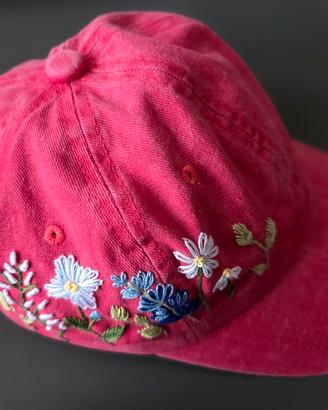 Cappellino Custom - Fiori Ricamati a Mano (UNICO)