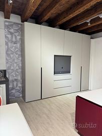 Armadio con porta Tv