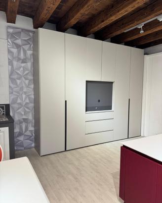 Armadio con porta Tv