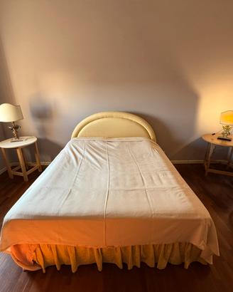 Letto con testiera