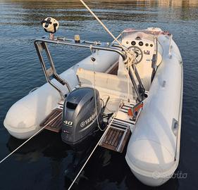 GOMMONE 5MT CON MOTORE YAMAHA 40CV + CARRELLO