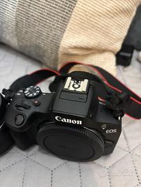 Canon Eos R100_Meno di Mille Scatti_con Caricatore