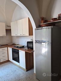 cucina usata con elettrodomestici