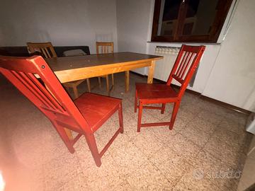Tavolo e 4 sedie