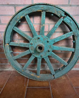 Coppia di ruote in legno e ferro - arredamento