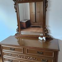 cassettone in legno antico con specchiera 