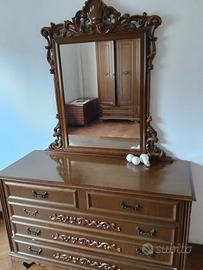 cassettone in legno antico con specchiera 