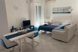 Borgo San Giuliano, Quadrilocale con balconi